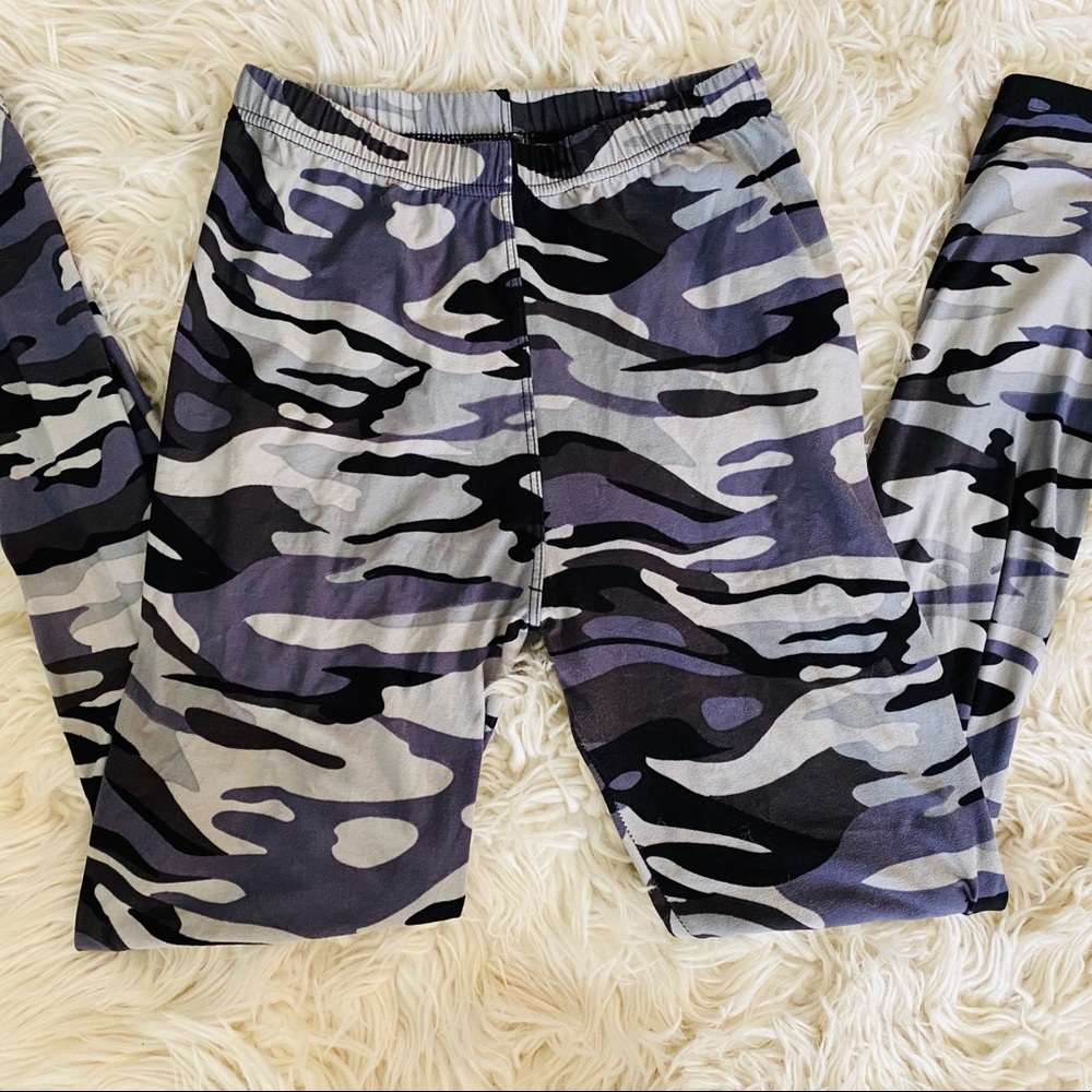 Fashion Nova - Blue Camo leggings size M